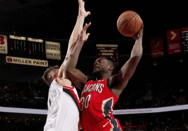 九游娱乐- 二胡独奏踏上幸福路 