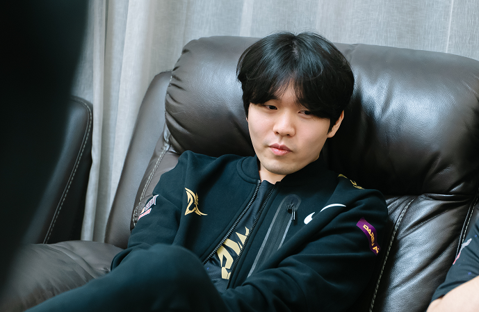 九游娱乐- rookie谈tes打jdg 